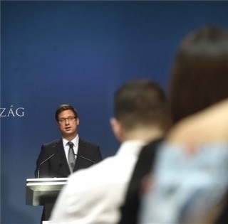 Gulyás Gergely: a januári rezsistoppal a magyar családokat szeretnénk védeni
