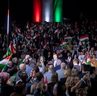 Orbán Viktor: aki fiatalként a Tiszára szavaz, a saját jövője ellen szavaz