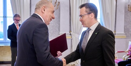 Átvette megbízólevelét dr. Fábián Adrián, a pécsi egyetem leendő rektora Átvette megbízólevelét dr. Fábián Adrián, a pécsi egyetem leendő rektora