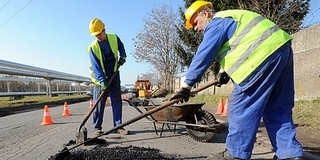 Indul a kátyúzási nagyüzem a baranyai utakon: a hét összes napján dolgoznak