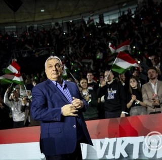 Orbán Viktor: aki belénk harap, annak ki fog törni a foga, bennünket nem lehet zsarolni