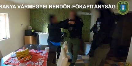 Milliókat csalt ki egy pécsi pár idősektől, aztán jöttek a kommandósok - Videó! Milliókat csalt ki egy pécsi pár idősektől, aztán jöttek a kommandósok - Videó!