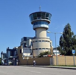 Tizennyolc év szünet után újraindult a menetrend szerinti forgalom a Pécs-Pogányi Repülőtéren