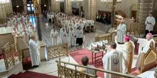 Felföldi László celebrálja az olajszentelési szentmisét