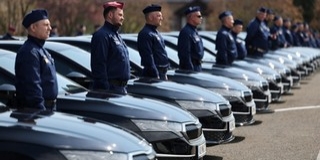 Több száz új autóval bővült a rendőrség flottája