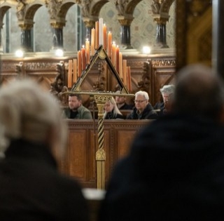 A sötétzsolozsma szertartásával megkezdődött a szent három nap
