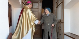 A nagyhéten is folytatta misszióját a pécsi megyéspüspök