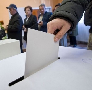 A rengeteg átjelentkező miatt Pécsett is több részre oszthatják a szavazóköri névjegyzéket