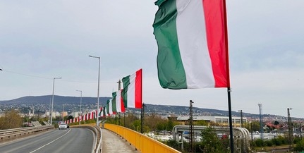 A városvezetés nemzeti színű zászlókkal díszíti fel Pécset A városvezetés nemzeti színű zászlókkal díszíti fel Pécset
