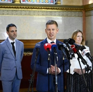 Magyar Péter megnevezte kormánya hét miniszterét,s további minisztériumokat is bejelentett