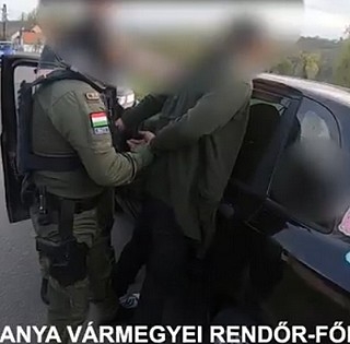 A vevők helyett a kommandósok várták a falu határában a pécsi drogdílert - Videó!