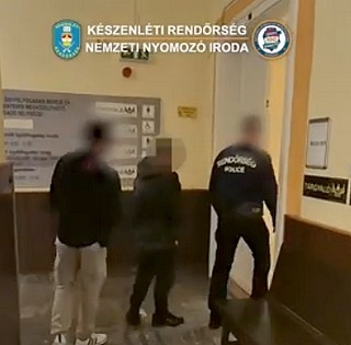 Gyermekpornográfia miatt kerestek az angolok egy pécsi férfit, a magyar rendőrök elkapták - Videó!
