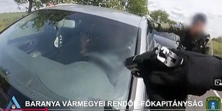 Lekapcsoltak a kommandósok egy pécsi drogdílert az M60-as lehajtónál - Videó!