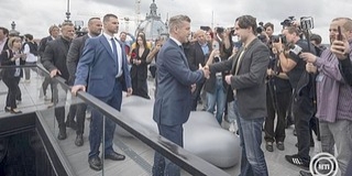 Havasi Bertalan Magyar Péternek a Karmelitában: a gatyámnál fogva kilógathatsz