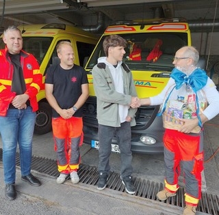 Fél órán keresztül harcoltak a pécsi mentősök egy fiatalember életéért - Sikerrel!