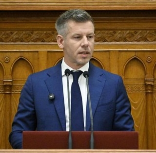 Magyar Péter: megvizsgáljuk a cikluskorlátozás lehetőségét más választott tisztségek esetén is