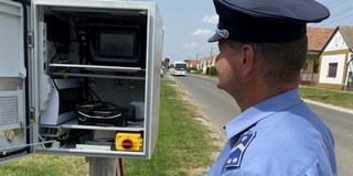 Egy napon belül kétszer is gyorshajtáson értek egy postásautót