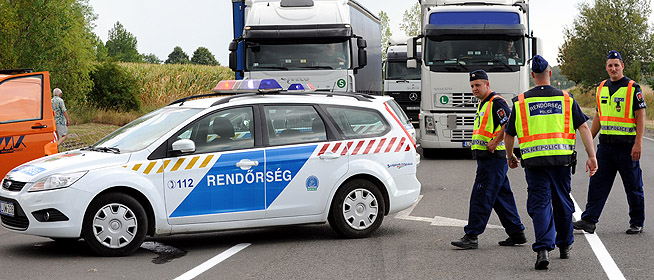Halálos áldozata is van a pécsi buszbalesetnek, gyermekek is utaztak a járművön