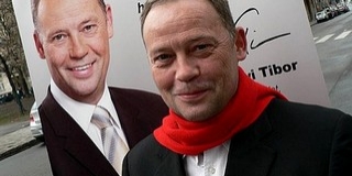Szanyi kardvirágot osztogatott Debrecenben