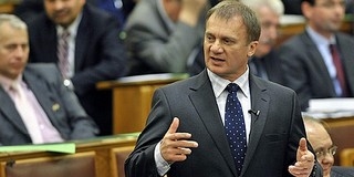 Gyurcsányék szerint a Fidesz gátolja az átlátható pártfinanszírozást