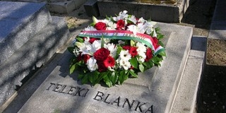 Ünnepi koszorúzásokkal emlékeztek Párizsban