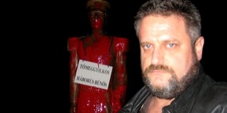 Vörös festékkel öntötte le az ügyvéd Horthy Miklós szobrát