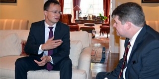 Szijjártó közbenjárást kért a Kurucinfo lekapcsolásáért
