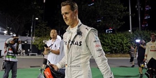 Bejelentette visszavonulását Michael Schumacher autóversenyző Bejelentette visszavonulását Michael Schumacher autóversenyző
