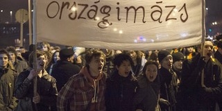 Közel háromszáz egyetemfoglaló tüntetett Budapesten Közel háromszáz egyetemfoglaló tüntetett Budapesten