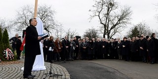 Orbán az önkényuralmi jelképek tiltásának feloldása ellen érvelt