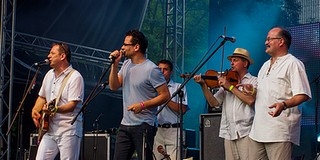 Megkezdődött Orfűn Lovasi Andrásék idei rock fesztiválja