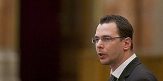 A Jobbik fél, hogy a Fidesz újra népköztársaságot hozna létre