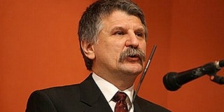 Kövér továbbra is erős ember maradt