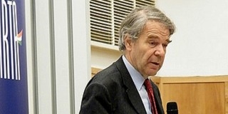 Mégsem lép ki a DK-ból Bauer, a politikai szélkakas