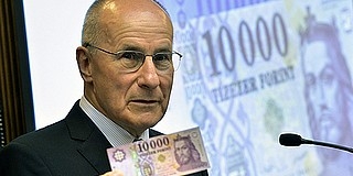 Megújulnak a bankjegyek, elsőként a tízezres