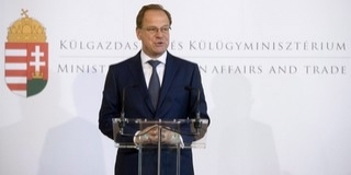 Juncker oktatási-kulturális biztosnak jelöli Navracsicsot