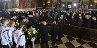 Pénteken kísérték utolsó útjára Buzánszky Jenőt Pénteken kísérték utolsó útjára Buzánszky Jenőt