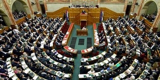 Szavazásokat készítenek elő hétfőn a képviselők