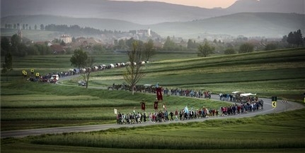 Százezrek gyűltek össze a csíksomlyói nyeregben