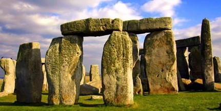 Tízezrek ünnepelték Stonehenge ősi köveinél a nyári napfordulót