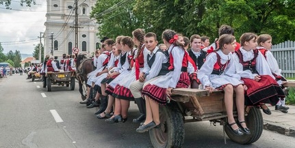 Ezer székely leány: háromezren öltöttek népviseletet