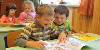 Minden általános iskolás ingyen kapja majd a tankönyveket