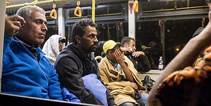Buszokkal vitték el a migránsokat a Keleti pályaudvarról