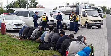 Kétszázzal hajtott: balesetet okozott az embercsempész Kétszázzal hajtott: balesetet okozott az embercsempész