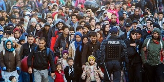 Szerbia és Macedónia származás szerint szűri a migránsokat