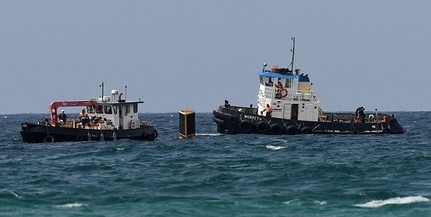 Bóják jelzik a cápatveszélyt egy ausztrál strandon