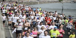 Futással ünneplik Magyarország 12 éves EU-tagságát