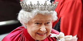 Tízezrek ünnepelték a ma 90 éves brit királynőt Tízezrek ünnepelték a ma 90 éves brit királynőt