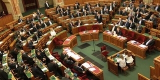 Hatodjára módosíthatják az alaptörvényt a keddi ülésnapon