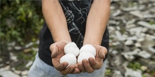 Több mint hétszáz ház rongálódott meg a viharban